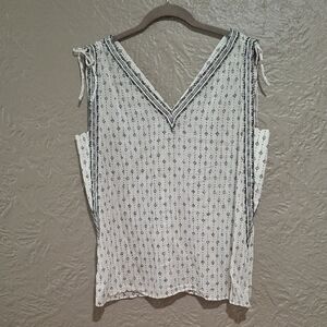 LOFT Wome's White and Black Sleeveless Blouse Size M